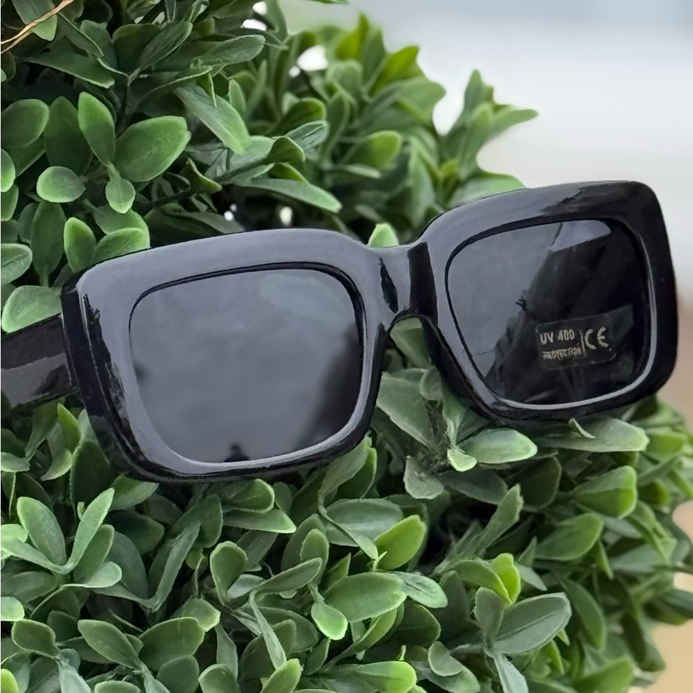Stylish Black Square Sunglasses
